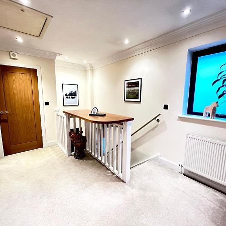 Modern And Cozy 2-Guest Flat With Gated Parking Kingston upon Thames (Greater London) Exterior foto